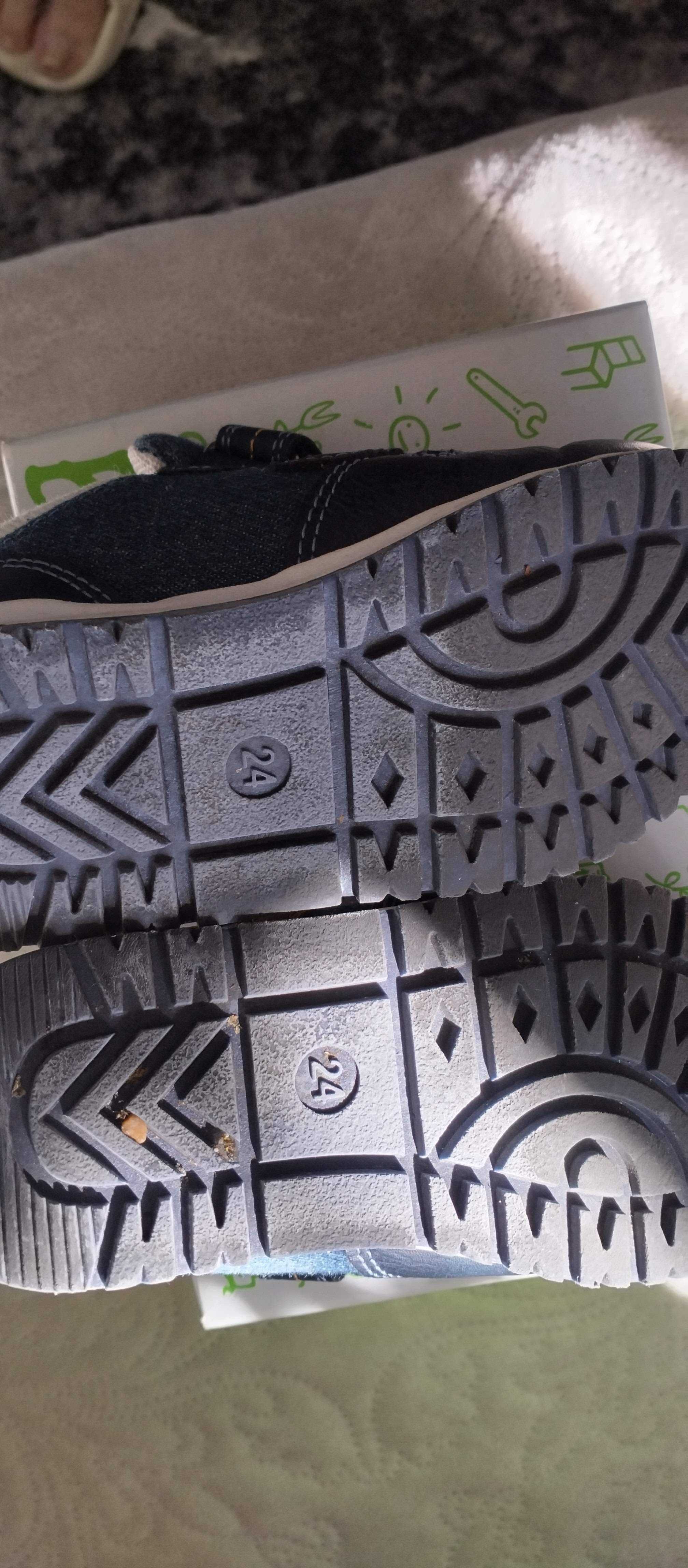 Buty dla dziecka numer 24