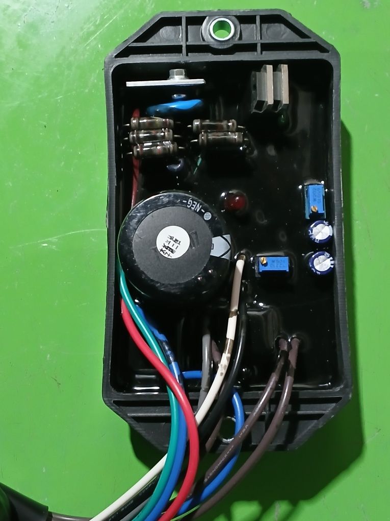 Regulator napiecia AVR