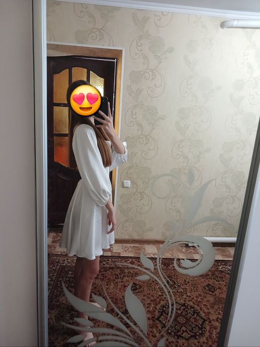 Сукня атласна біла