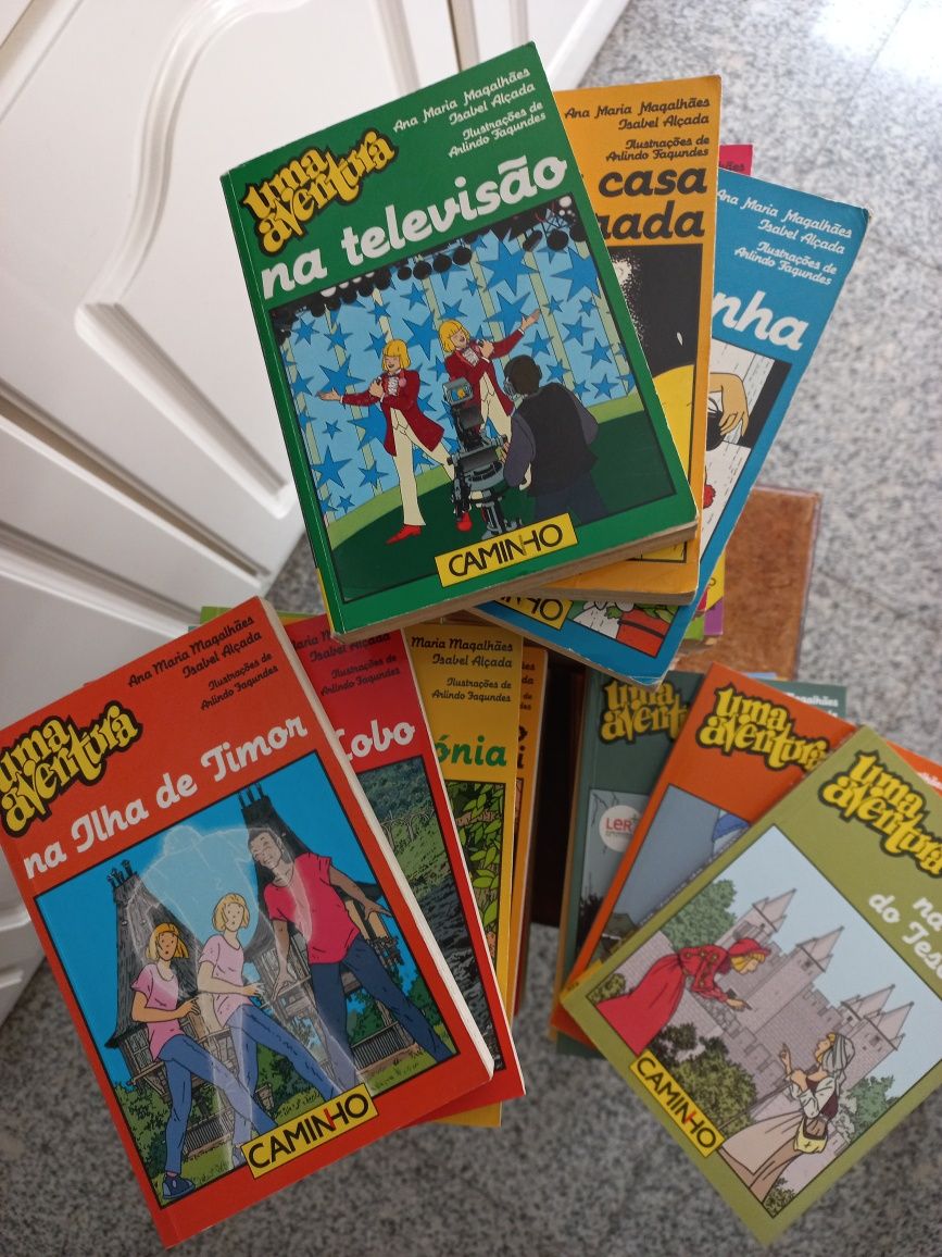 Colecção incompleta "Uma Aventura..." composta por 47 livros
