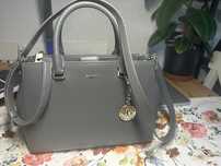 DKNY Torebka do ręki szara model Bryant Md Satchel R12D3O09 Szary