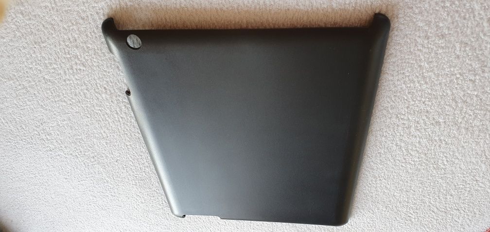 Etui na tablet z otworem.wys wewn 23.5-24cm. Szer wew 17-18cm. Czarne