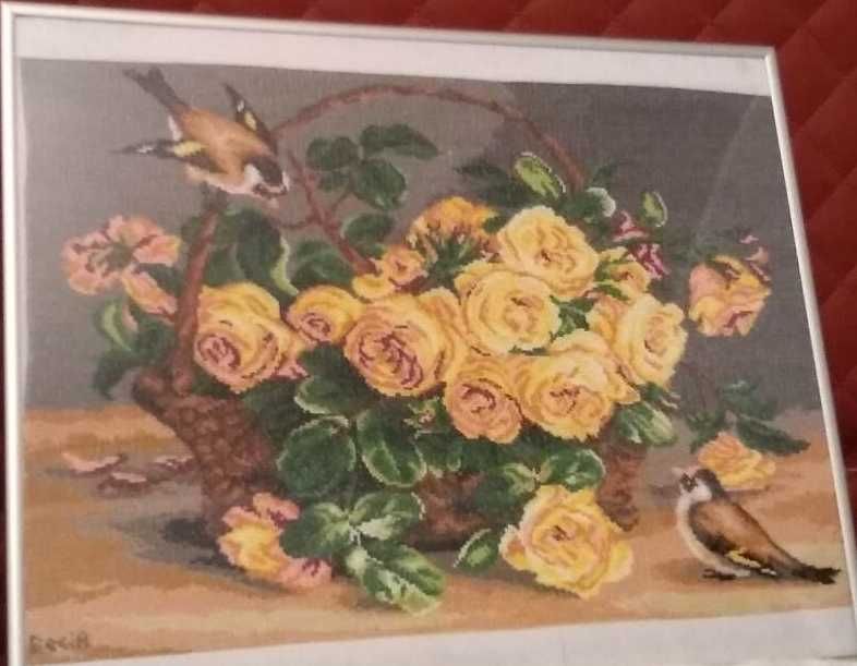 Haft krzyżykowy obraz "Szczygły i róże" w ramie aluminiowej 50x40 cm