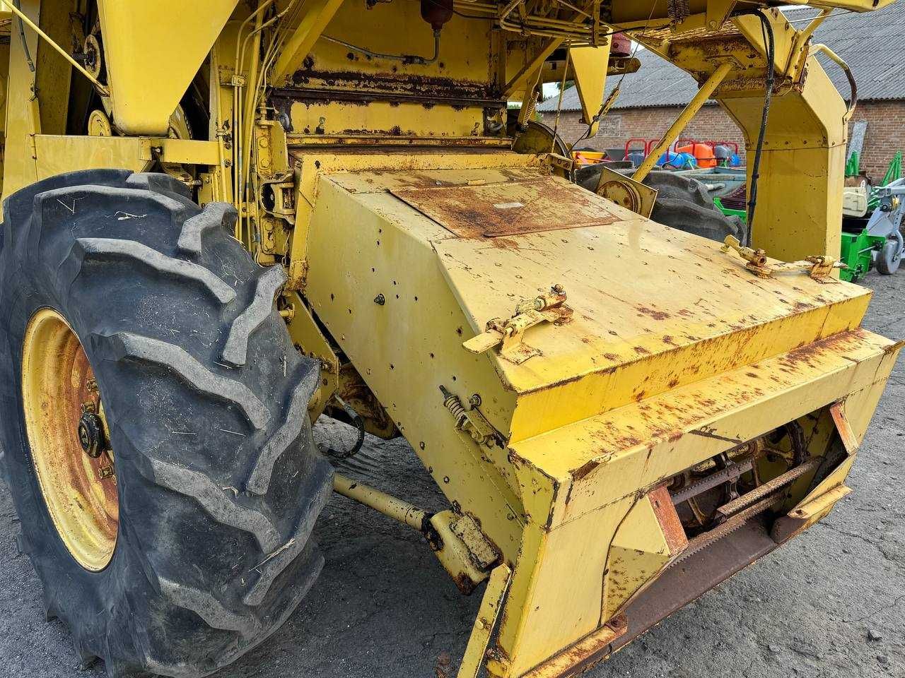 Свіжо привезений зерновий комбайн New Holland 1520 700МОТОГОДИН