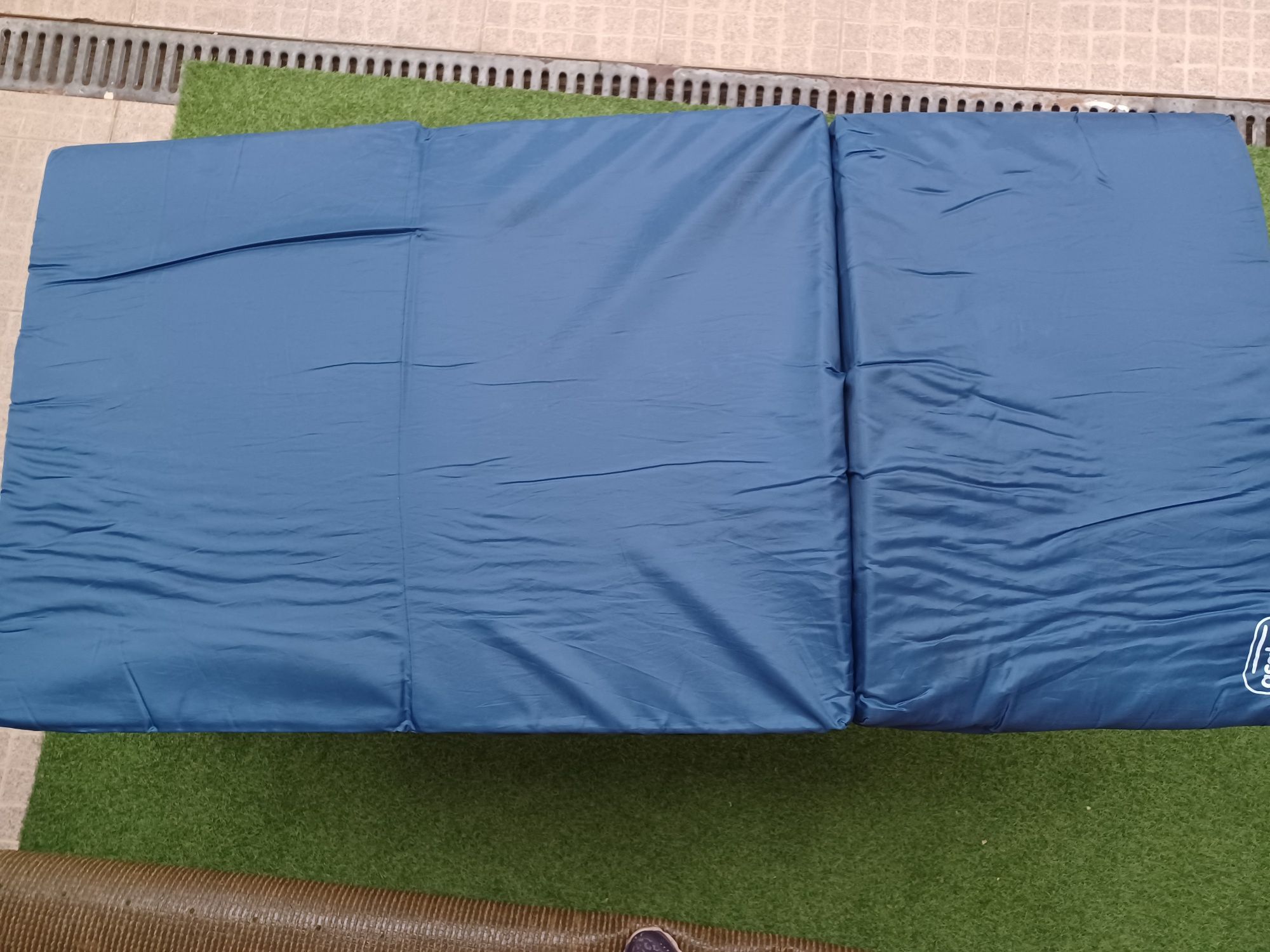 Colchão de cama de viajem marca asalvo.