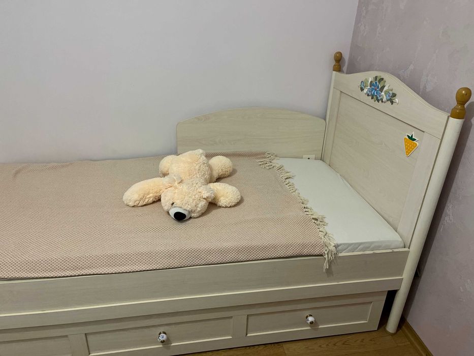 Ліжко для дівчинки