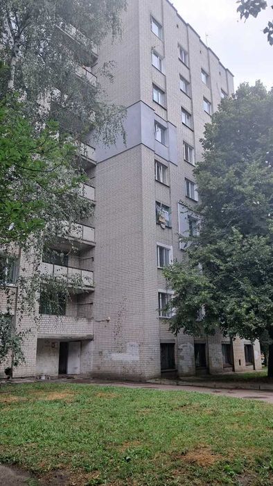 Велика кімната 17 м2  в гуртожитку  район "Hollywood" СМ