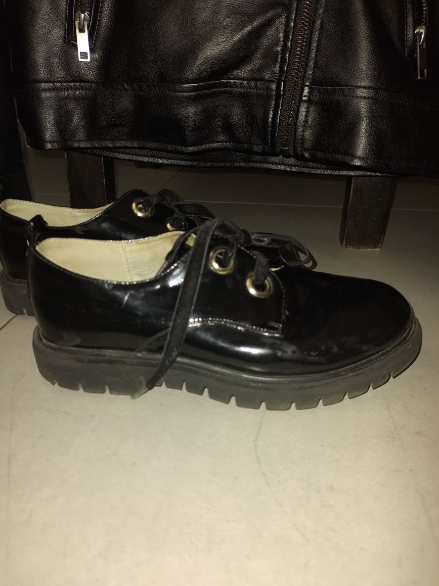 Buty,czarne lakierowane, Reserved roz35