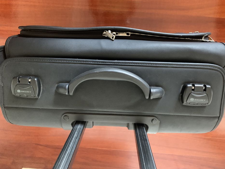 Mala de piloto /Pasta / Troley para pc Delsey