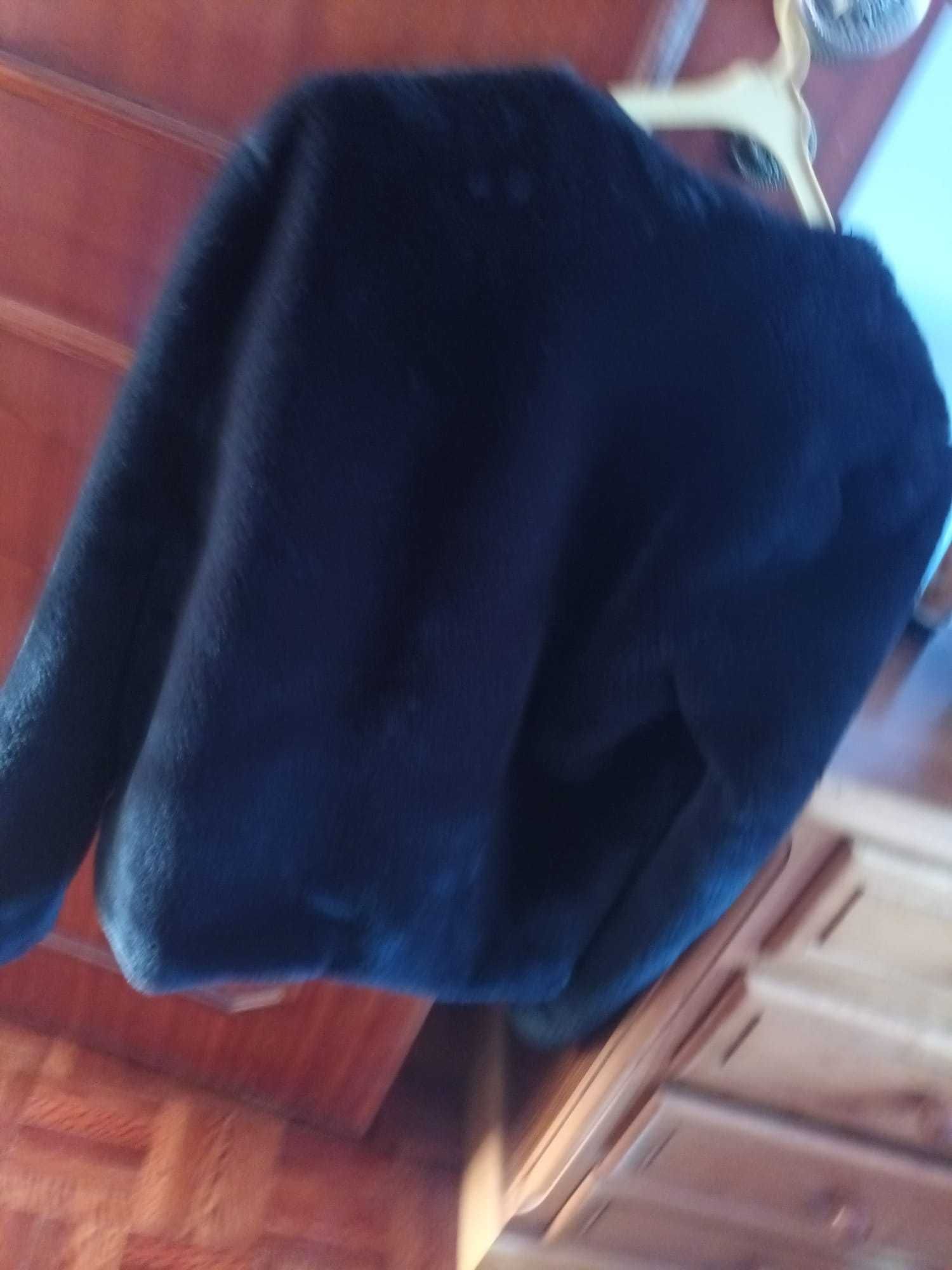 Casaco de pelo preto