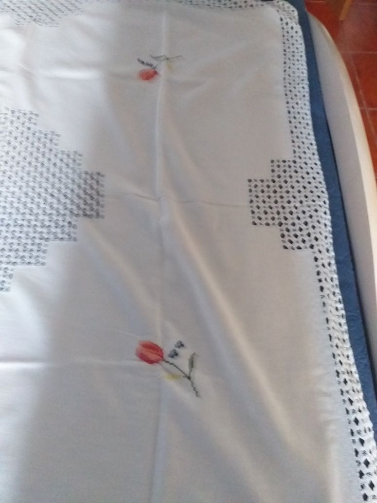 Varias rendas antigas feitas a mao exe toalhas e diversos