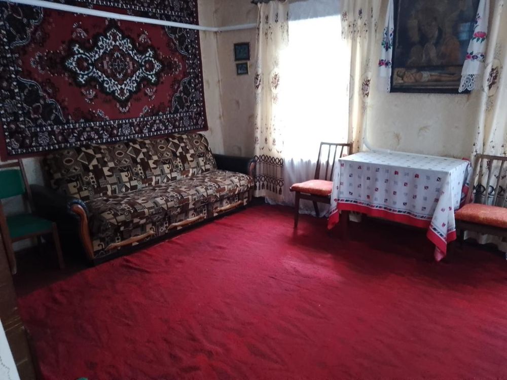 Дом с усадьбой / Будинок з усадьбою