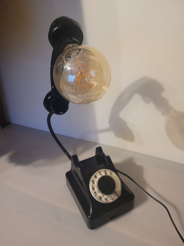 Lampka nocna ,ozdobna na bazie starego telefonu w stylu vintage.
