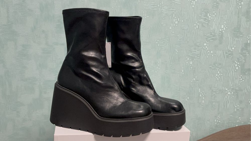 Ботинки на танкетці