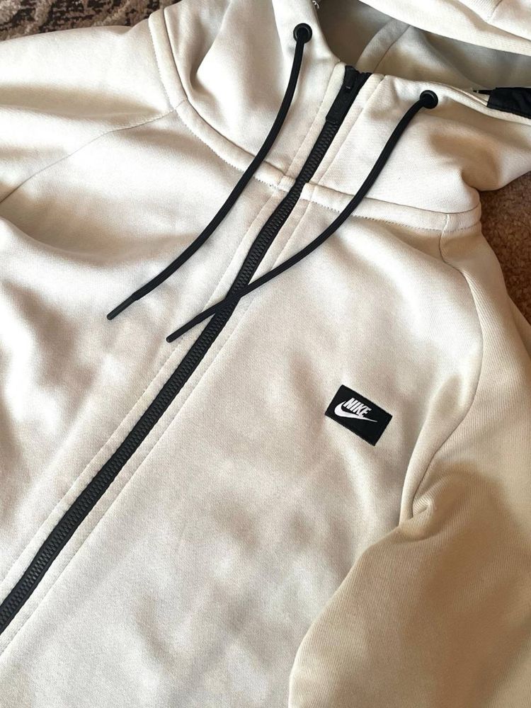 NIKE Tech Fleece