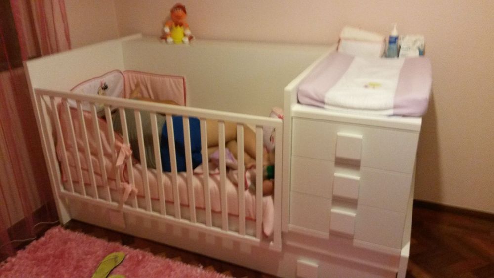 Cama bebe e adolescente