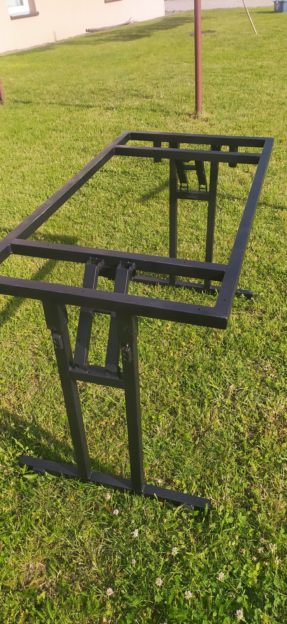 Witam posiadam stół składany podstawą metalowa profil 3×3 bardzo ładny