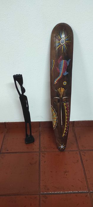 Esculturas em madeira