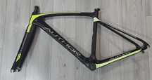 Rama i widelec Author Charisma 77 full carbon w rozmiarze 46