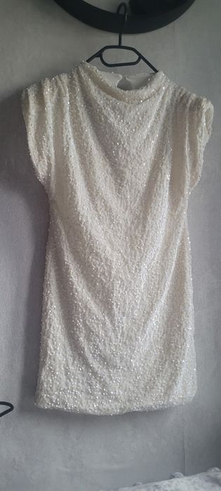 Sukienka kremowa cekinowa