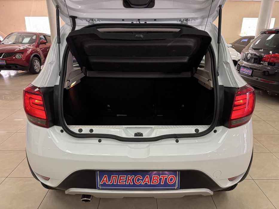 Renault Sandero Stepway 0.9i 12V АКПП 2017 р.в. (90 к.с.)