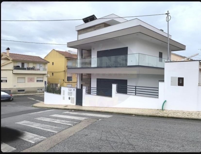 Moradia  T4 para venda sta iria da azoia   ,
