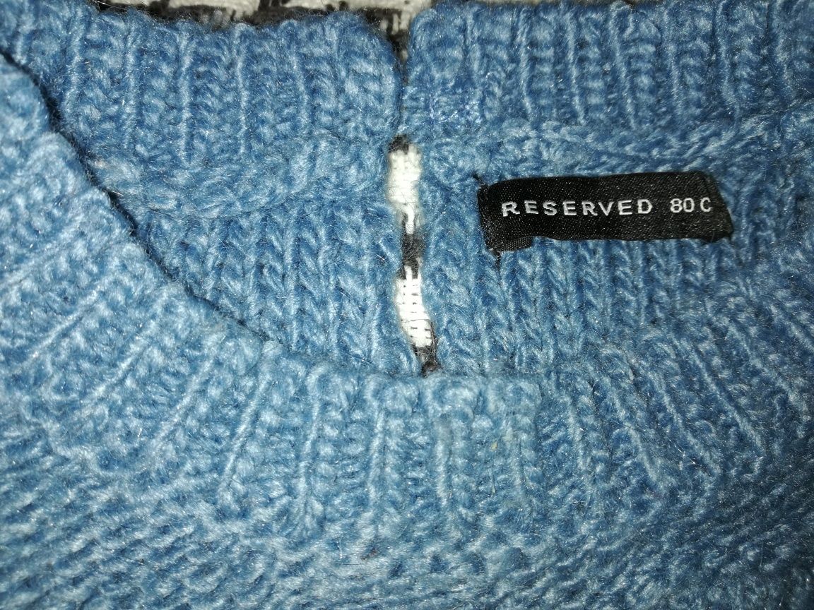 Sweter Reserved.