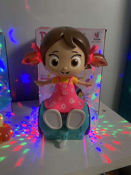 Іграшки дитячі танцювальні та співальні