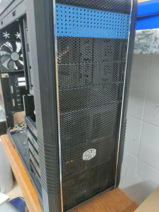 Caixa Cooler Master para computador fixo