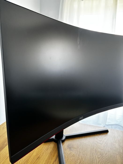 Monitor gaming curvo AOC 27 polegadas