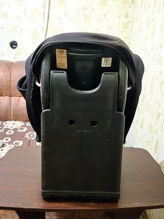 Продам Автокресло Chicco 9-18kg