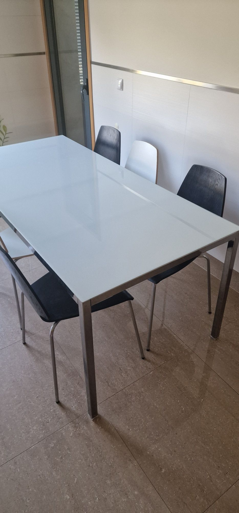 Mesa cozinha com cadeiras