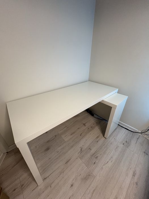 Biurko z wysuwanym panelem IKEA