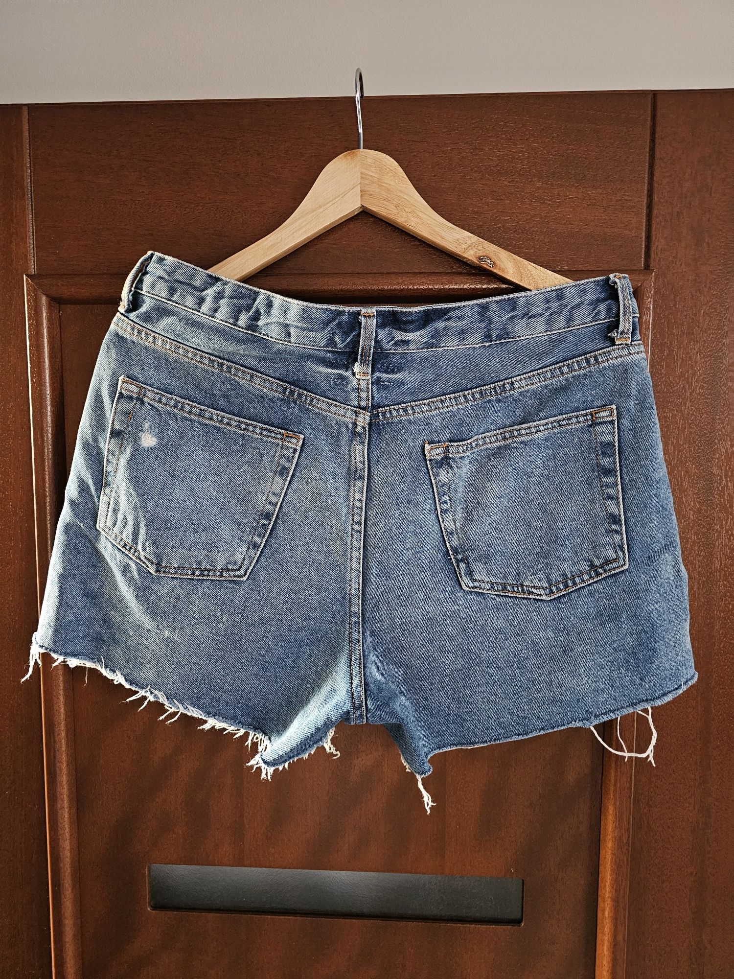 Spodenki jeansowe rozm.40 Ashley z przetarciami