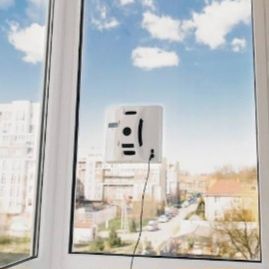 Wynajmę robota do mycia szyb, witryn, balustrad,przeszkleń