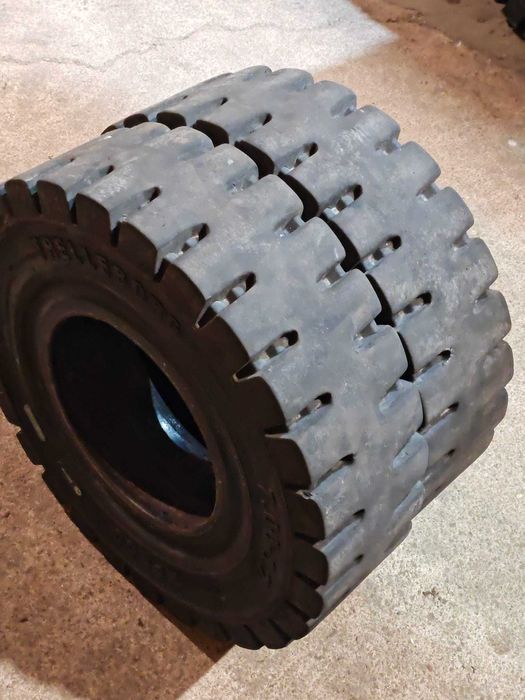 Komplet 2 sztuk opona pełna  7.00x12 quick Trelleborg xp800