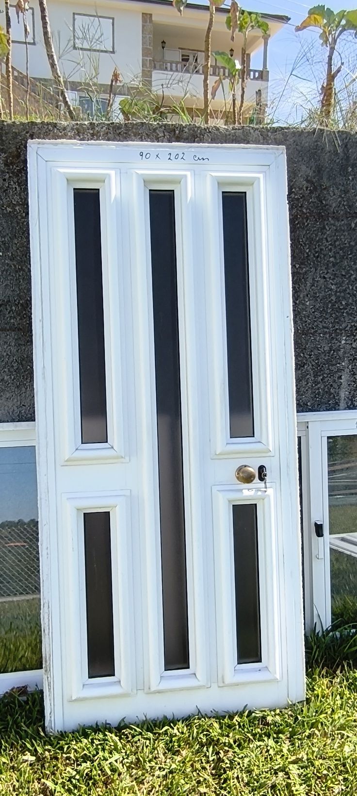 Portas e janelas em alumínio branco