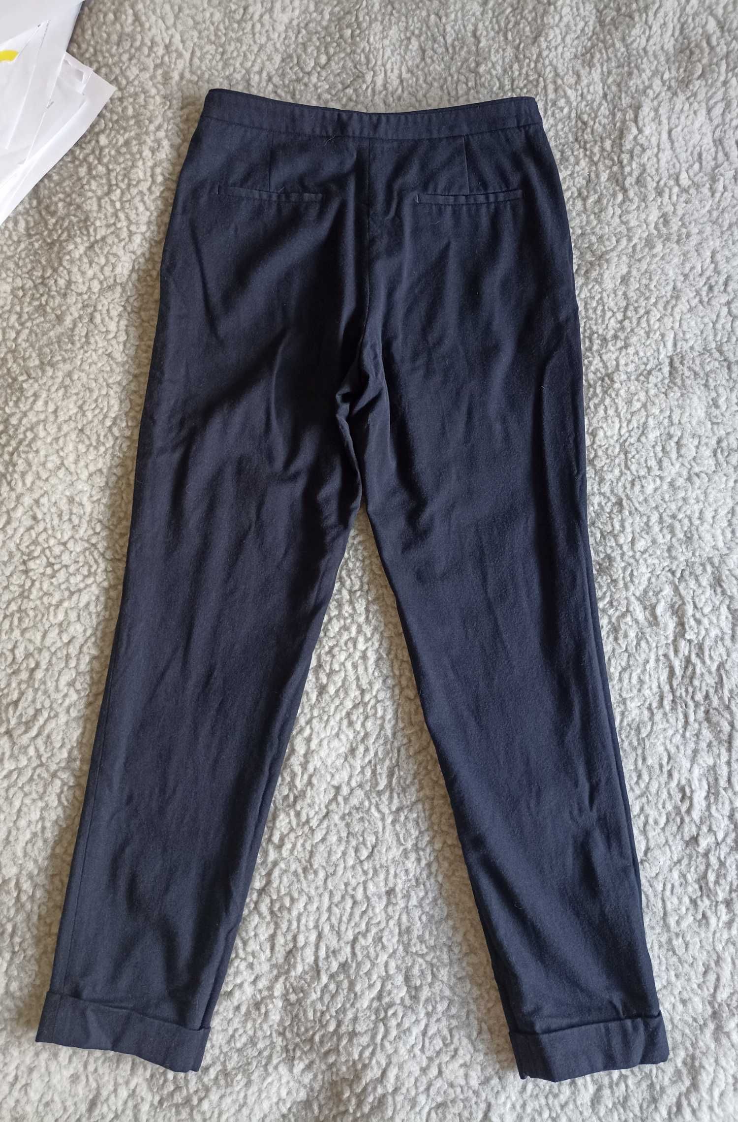 Granatowe wełniane spodnie Massimo Dutti