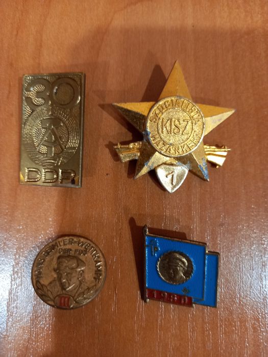 Значки в коллекцию.ГДР ,Венгрия.