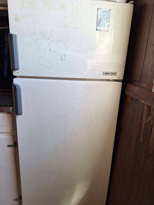 Frigorífico  Zanussi usado modelo antigo em estado razoável
