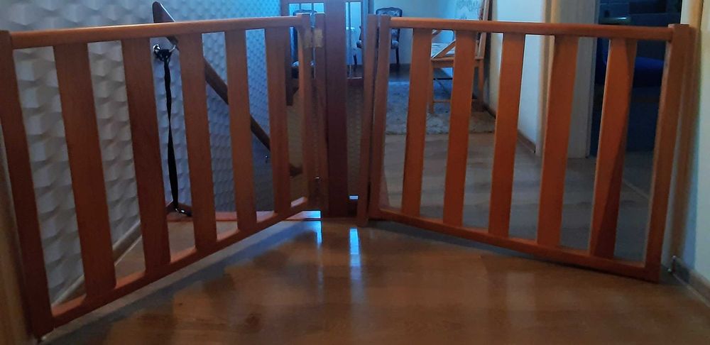 Barierki zabezpieczające na schody. drewniane