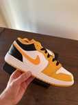 Jordan 1 low taxi
