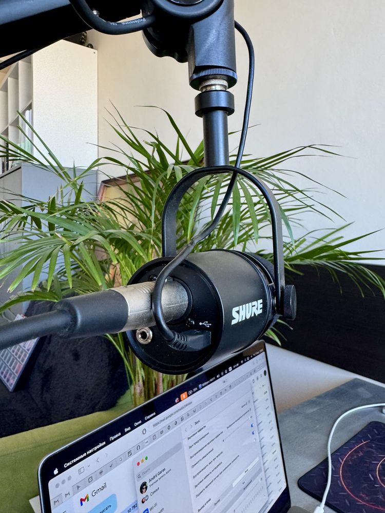 Shure MV7K podcast KIT- Mikrofon dynamiczny do podcastów  + statyw