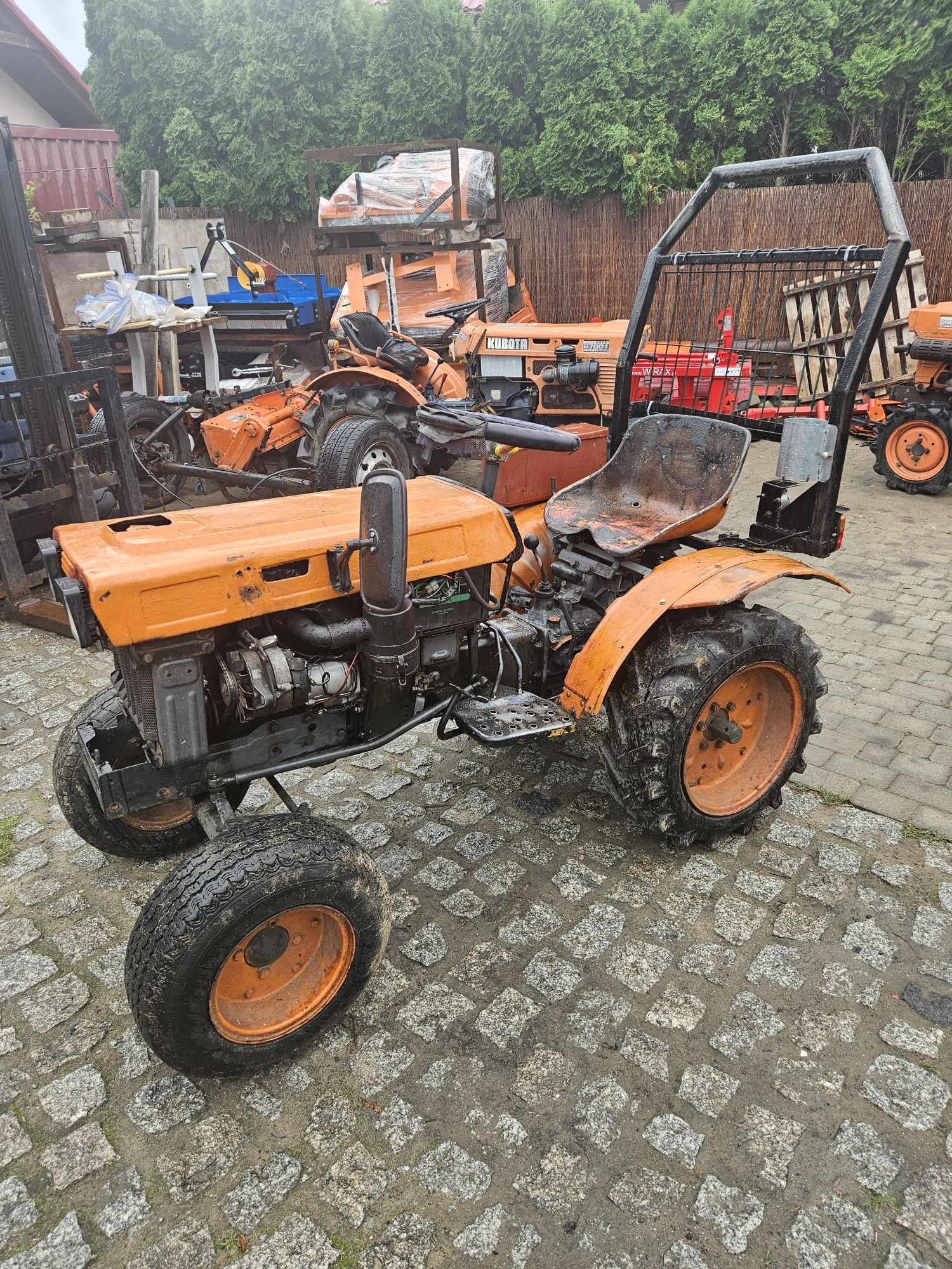 Kubota B6000 mini traktorek ogrodniczy yanmar iseki mitsubishi