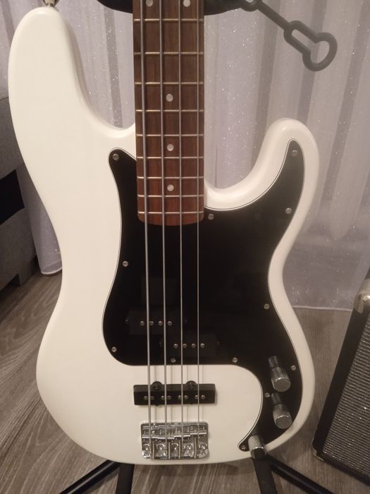 Squier Zestaw bass