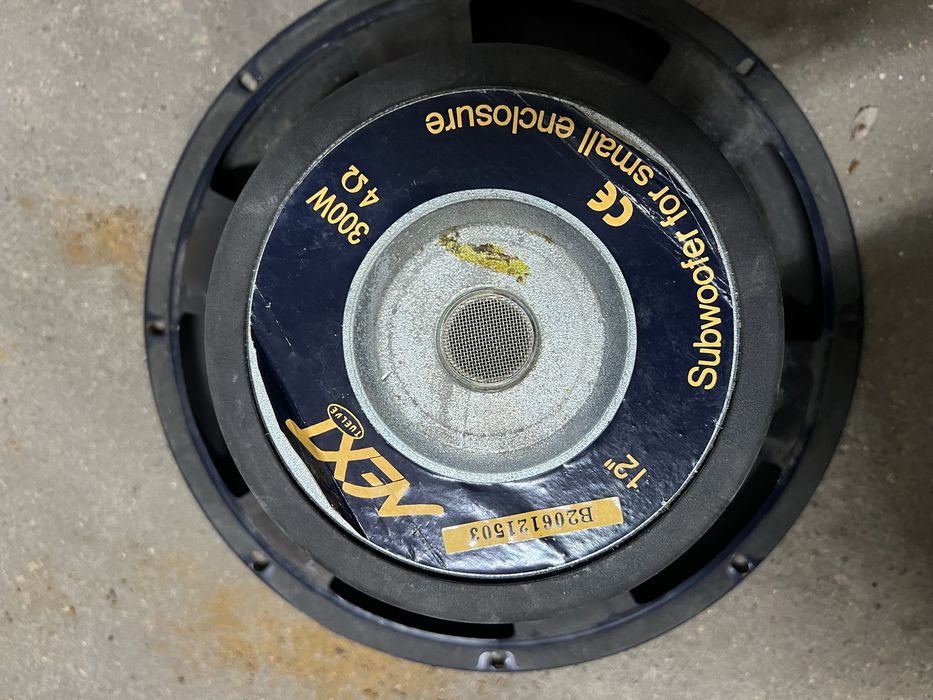 Subwoofer samochodowy 300W