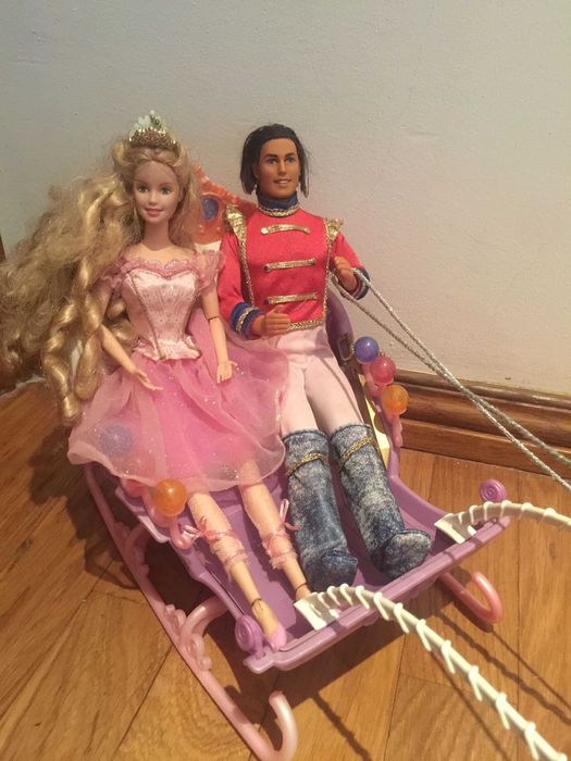 Barbie Rapunzel e Barbie Quebra Nozes com carruagem