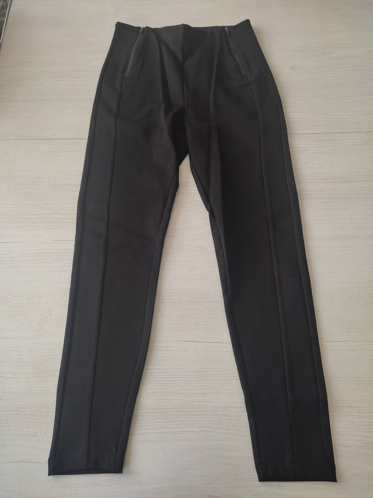 Nowe, damskie spodnie, czarne, rozmiar S, firma Reserved, okazja