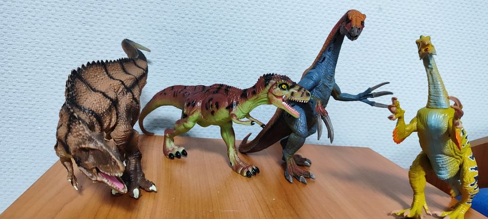 Динозаври, колекція, тірекс,карнотавр, баріонікс