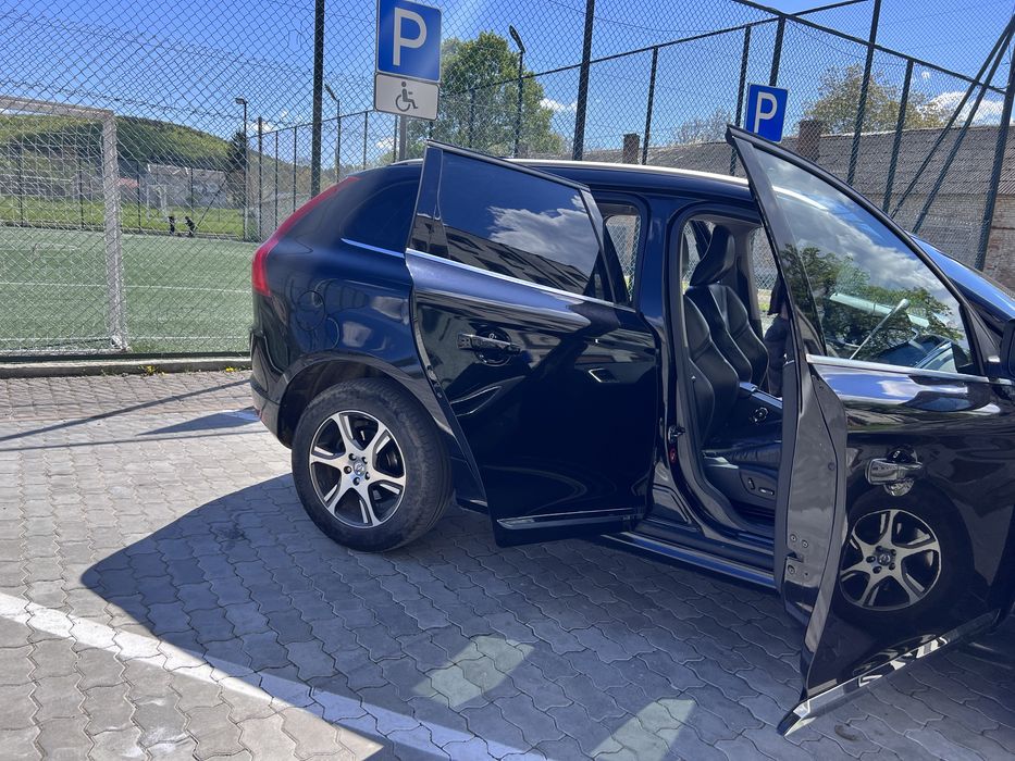 Volvo xc60 2.4дизель D5 . AT. AWD.